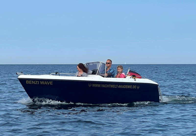 Motorboot Benzi Wave